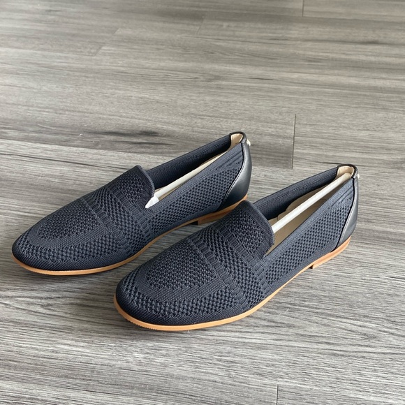Dark navy Cole Haan Grand 360 mesh flats. Size 8.5